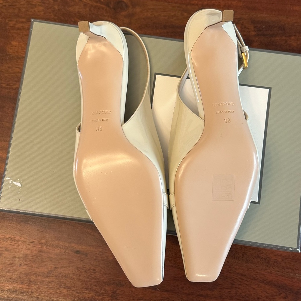 Tom Ford Cream Slingback Heels with Gold Chain - Picture 4 of 15